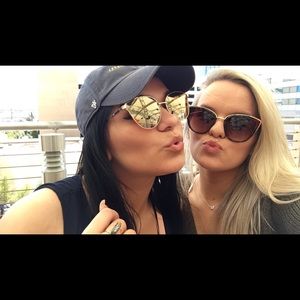 Meet your Posher, Casey